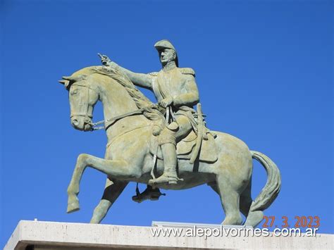 Foto Los Menucos Monumento Gral San Martin Los Menucos Río Negro