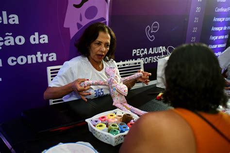 Oficina de Bordados no Agosto Lilás Secretaria de Comunicação