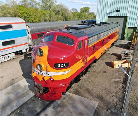 Minnesota Group Unveils Repainted Milwaukee Road E Trains