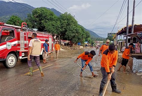 Banjir Surut BPBD Aceh Tenggara Bersihkan Fasilitas Umum Dari Lumpur