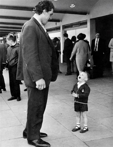 21 André The Giant Photos That Make The World Look Unbelievably Tiny