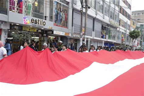 Empresarios De Gamarra Se Movilizan Hasta Palacio De Gobierno Para