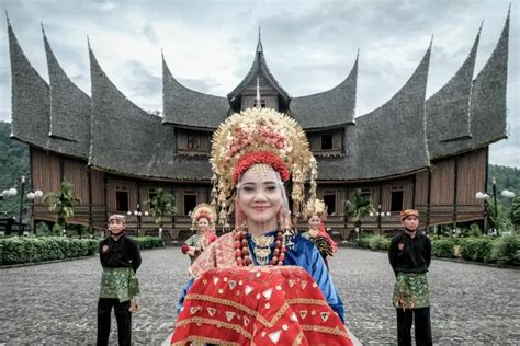 Menjelajahi Jejak Sejarah Dan Budaya Minangkabau Di Istana Pagaruyung