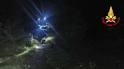 Fungaiolo Colto Dal Buio Si Perde Nel Bosco Soccorso Dai Vigili Del Fuoco