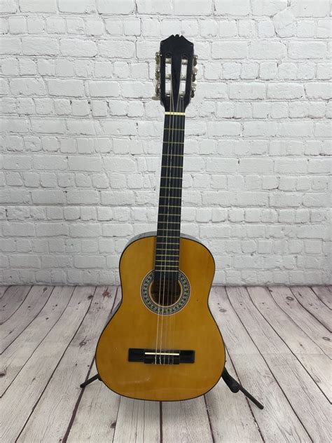 Lucida LG-510 Classical Acoustic Guitar 1/4 Size - Hank's Guitar Shop