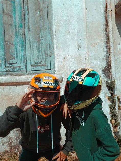 Gambar Foto Cowok Pake Helm Pin Oleh A04 Di Pict Potret Diri