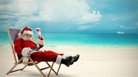 Wallpaper Download 3840x2160 Happy Santa Claus drinking a cocktail on ...