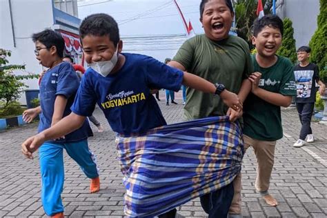 Peringati HUT RI Ke 77 SD UMP Gelar Lomba Dan Latih Kepemimpinan Siswa