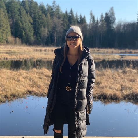 Cecilia's Closet (@uncovered_gems) | Poshmark