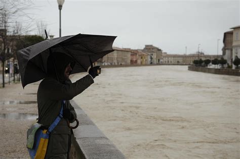 Maltempo Nelle Marche Sale Il Livello Del Misa A Senigallia