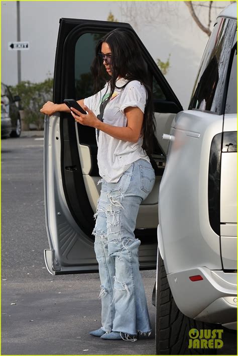 Kim Kardashian Rocks Ripped Jeans For North Wests Newest Basketball Game In La Photo 4888835