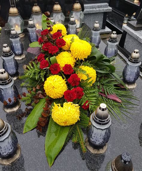 Pin By Bianka W On Stroik Na Cmentarz Grave Decorations Flower