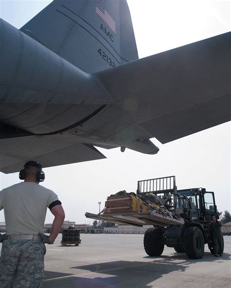 Yokota Riggers Prepare To Handle Any Contingency Pacific Air Forces