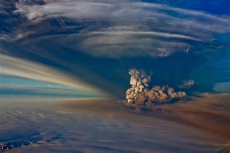 Nach Eruption Von Magmatunnel Starker Vulkanausbruch Auf Island Deutet