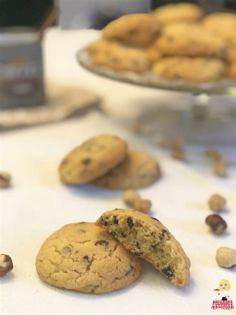 Biscotti Nocciole E Cioccolato A Tavola Con Tea