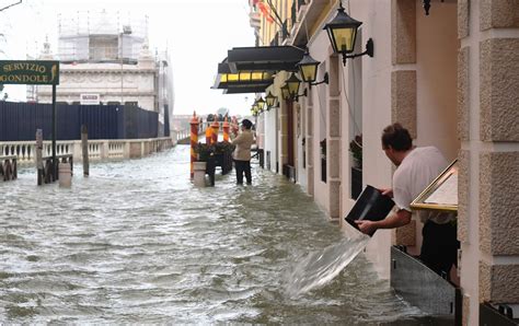 Venice Is Experiencing Its Worst Flooding In 10 Years And The Pictures ...