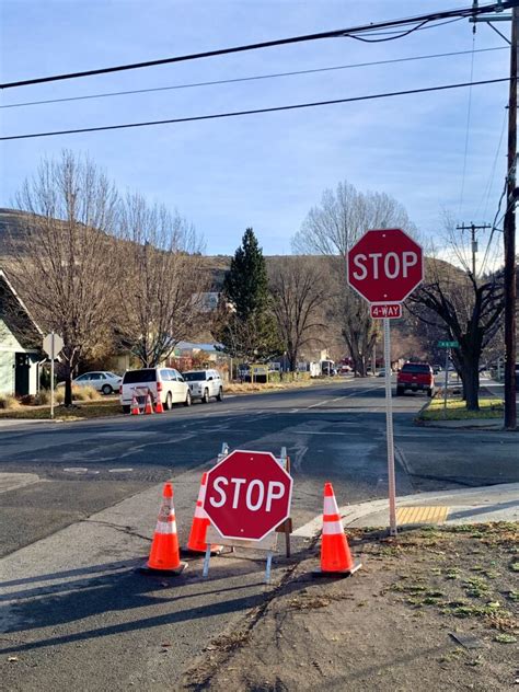 Stop Signs And Speed Signs Lakeview Oregon