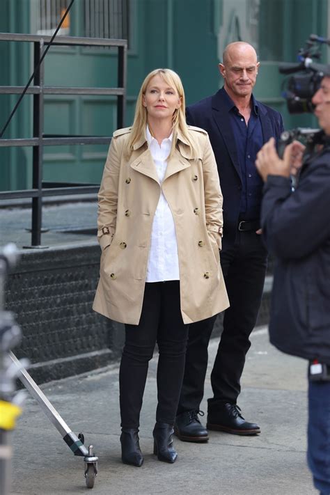 Mariska Hargitay And Kelli Giddish Law And Order Set In New York 04 17 2023 • Celebmafia