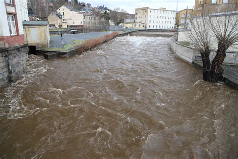 Hochwasserwarnung Mehrere Gewässer in Sachsen übergetreten