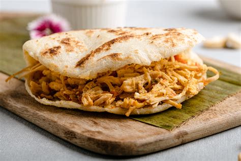 Cómo hacer arepas de maíz rellenas Scoolinary