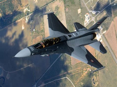 Iraq's brand new F-16 Block 52 makes first flight in weird, exotic ...