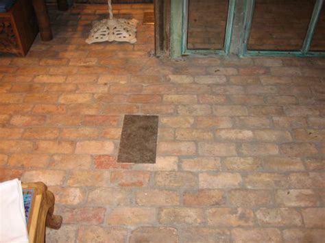 Indoor Brick Flooring | Reclaimed Brick Wall Veneer