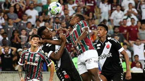 Em situações distintas no Brasileiro Vasco e Fluminense se enfrentam