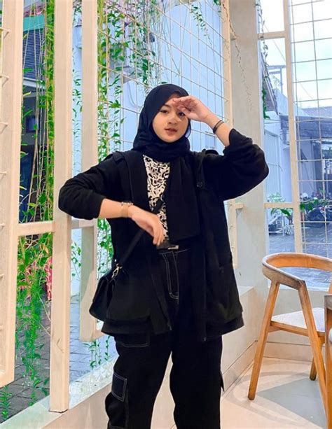 TOP 30 Selebgram Hijab Di Yogyakarta StarNgage