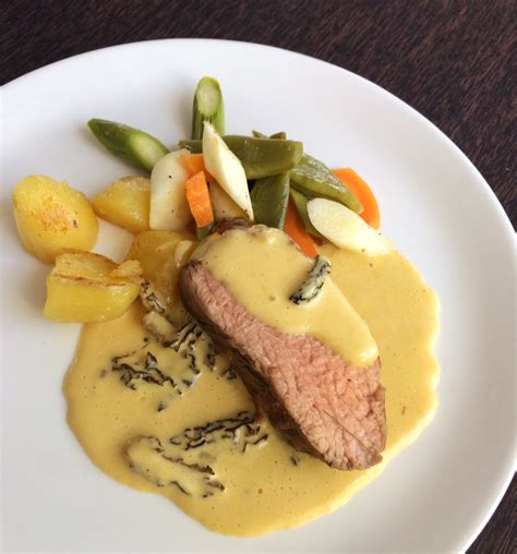 Kalbsfilet mit Frühlingsgemüse und Morchel Hollandaise Schmeck den Süden