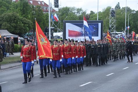 Warszawa Maja Wojsko Polskie Przesz O Przez Stolic Zobacz Zdj Cia