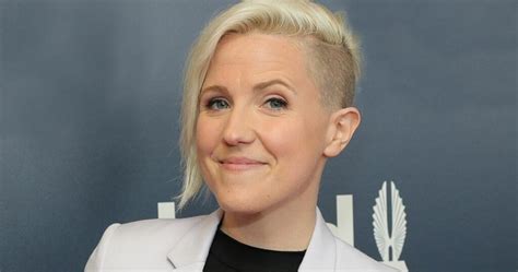 Hannah Hart Net Worth Age Weight Bio Wiki Kids Relationship 2022