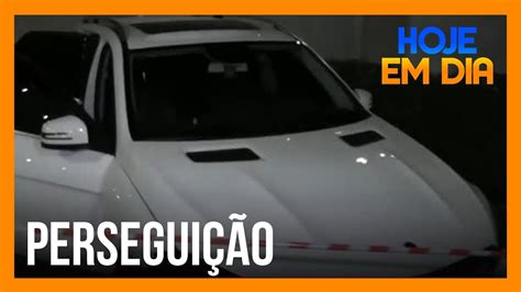 Bandidos roubam carro de luxo e batem em seis veículos na fuga YouTube