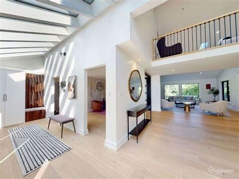 Contemporary Home With A 360 Degree View | Rent this location on Giggster