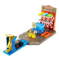 Hot Wheels Monster Trucks Patlama Stasyonu Oyun Seti