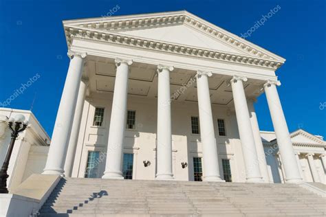 Classic portico architecture — Stock Photo © kzlobastov #53955117