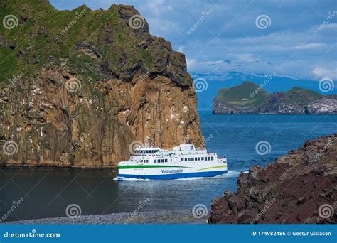 Ferry Herjolfur Entering Island of Heimaey Editorial Photo - Image of trip, vacation: 174982486