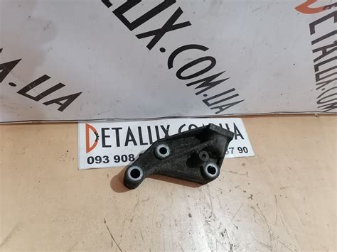 Кронштейн крепления подушки двигателя (правий) 8200404274 на Renault ...
