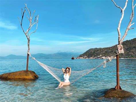 2 hot girl từng vướng ồn ào lộ clip nóng tiếp tục gây bão vì mặc bikini gợi cảm