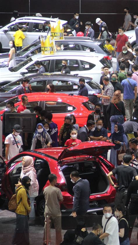 Mobil Baru Yang Meluncur Di Bagian Mobil Otosia