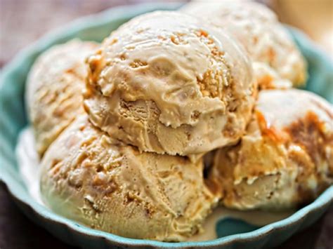 Продукти:600 мл течна сладка сметана за разбиване200 мл кондензирано ...