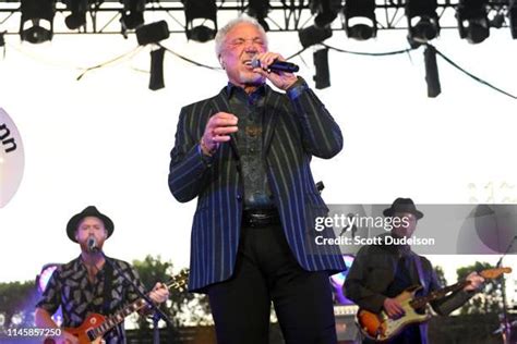 Tom Jones Concert Photos and Premium High Res Pictures - Getty Images