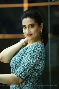 Anchor Manjusha Latest Photoshoot Stills HD Photo Gallery