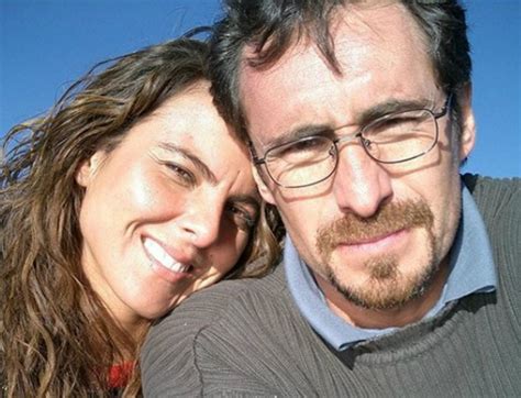 Kate del Castillo se lució en bikini haciendo pole dance y además recordó a Demian Bichir