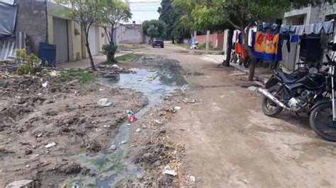 Moradores do Cajueiro e Conj Pe Zé Marques reclamam obra de drenagem