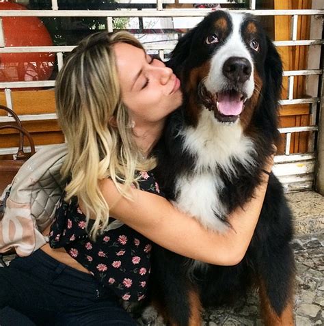 Ego Fel Cia Giovanna Ewbank Posta Foto Agarrando Um Cachorro