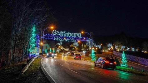 Christmas Parade In Gatlinburg 2024 - Aili Gilbertine