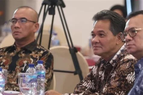 Menuju Debat Perdana Cawapres Berikut Daftar Nama 11 Panelis Yang Akan