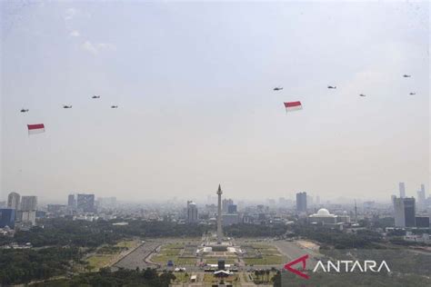 Aksi Helikopter Kibarkan Bendera Merah Putih Raksasa Di Langit Jakarta