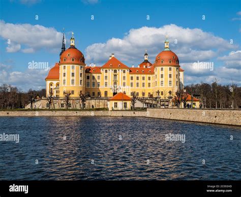 Moritzburg castle in the centre of the pond (Germany Stock Photo - Alamy