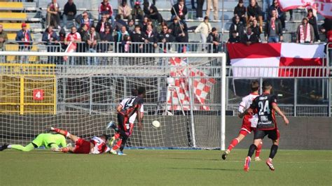 Rimini Torres Finale La Torres Con Luomo In Pi Non Riesce A